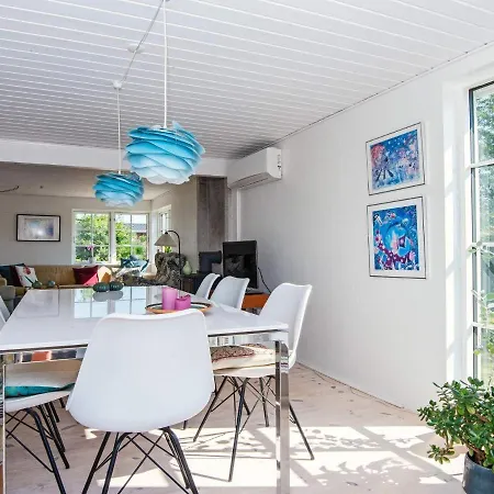 4 Person In Malling-by Traum *