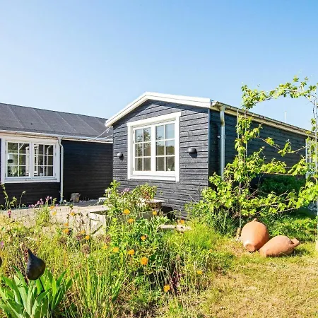 4 Person In Malling-by Traum