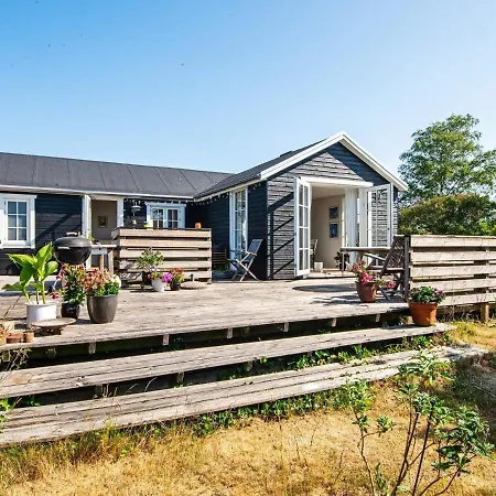 4 Person In Malling-by Traum * Malling